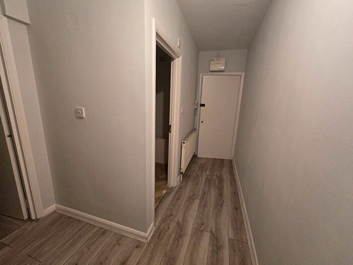 1 Bedroom Flat To Rent In Avington Court, Old Kent Road, Bermondsy, London, SE1