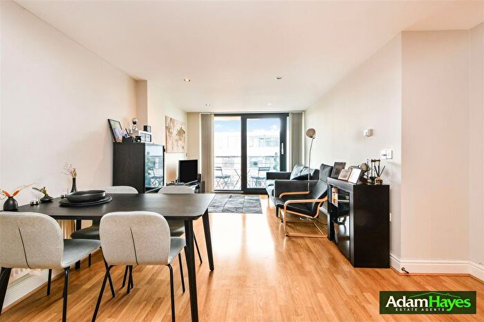 2 Bedroom Flat For Sale In Kingsway, North Finchley, N12