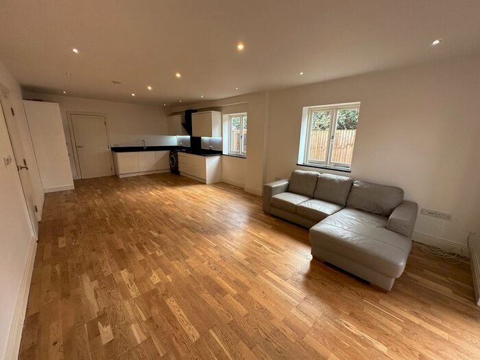 5 Bedroom Detached House To Rent In Barge Drive, Southall, Greater London, UB2