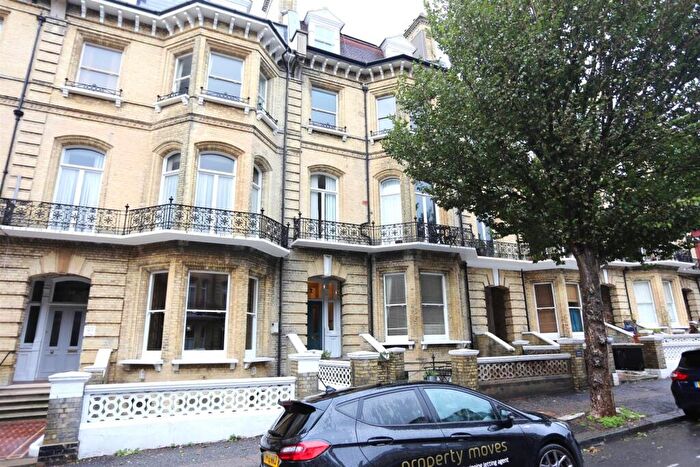 2 Bedroom Flat To Rent In First Avenue, Hove, BN3