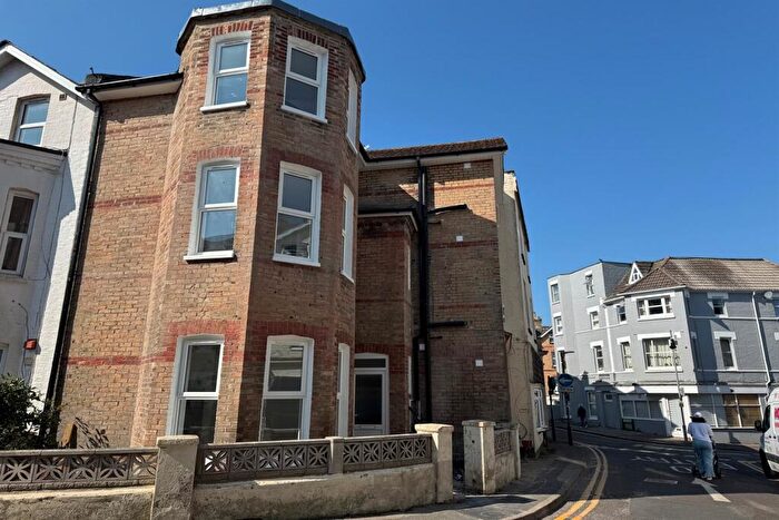 Flat To Rent In Bournemouth, BH2