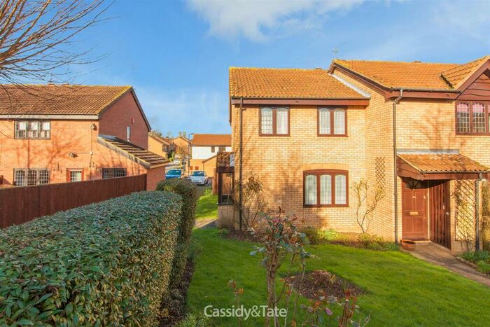 3 Bedroom End Of Terrace House To Rent In Regent Close, Jersey Farm, St. Albans, AL4