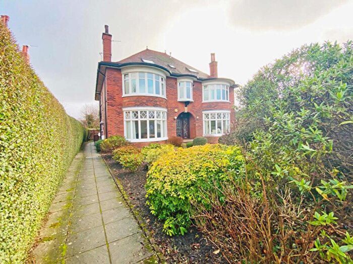 2 Bedroom Flat To Rent In Otley Road, Far Headingley, Leeds, LS16