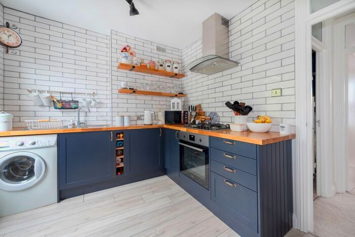 1 Bedroom Flat To Rent In Robinson Road, Colliers Wood, London, SW17