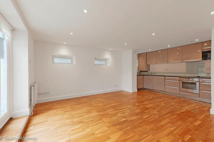 2 Bedroom Flat To Rent In Barry Road, East Dulwich, London, SE22
