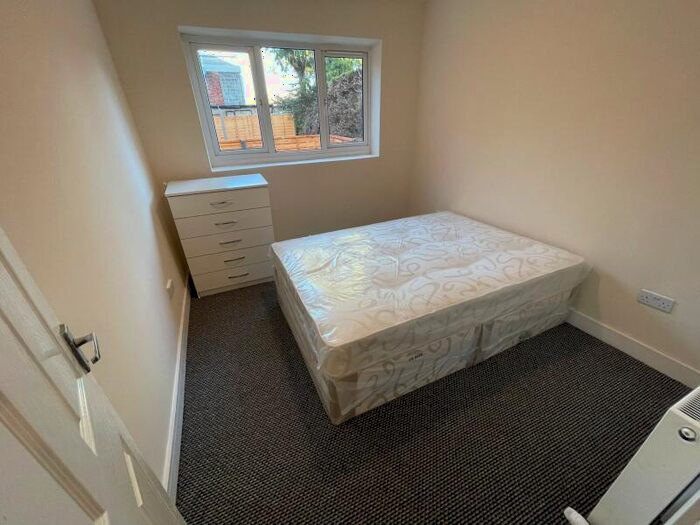 1 Bedroom Flat To Rent In Glanville Road **Available In May **, OX4
