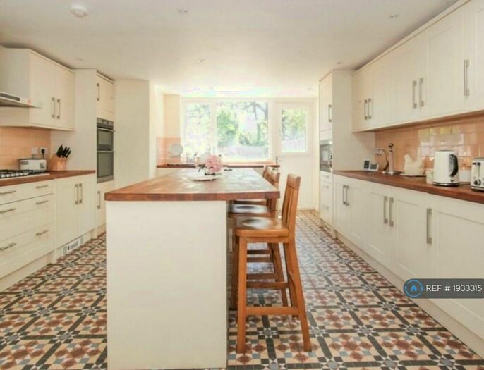4 Bedroom Semi-Detached House To Rent In Luton, Luton, LU4