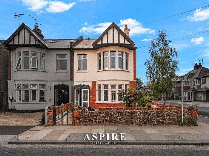 1 Bedroom Flat For Sale In Video Presentation Inside - Tickfield Avenue, Southend-On-Sea, SS2