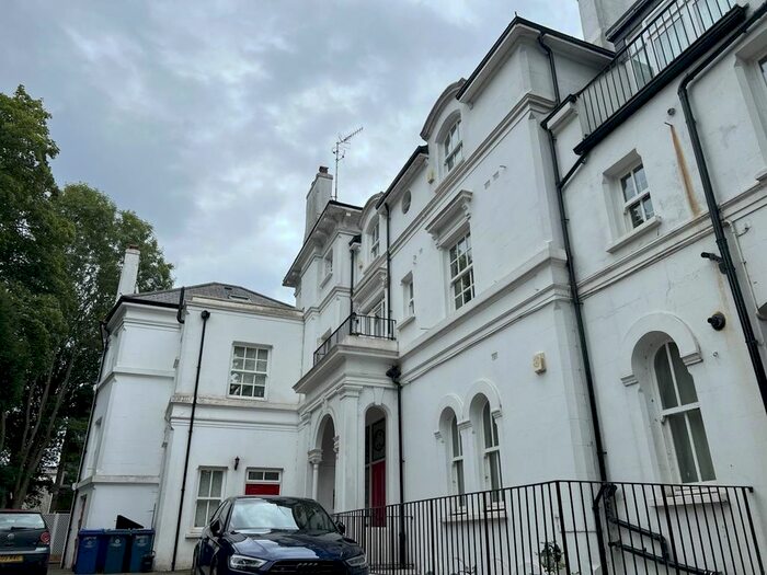 3 Bedroom Flat To Rent In West Hill Hall, West Hill, Harrow-On-The-Hill, HA2
