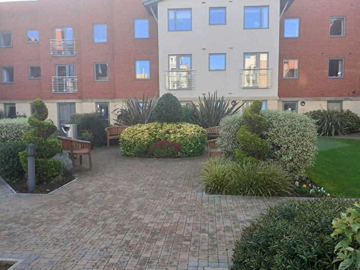 1 Bedroom Flat For Sale In Josiah Drive, Ickenham, Uxbridge, UB10