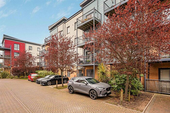 2 Bedroom Flat For Sale In Shingly Place, North Chingford, E4