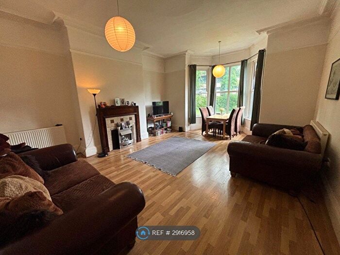 2 Bedroom Flat To Rent In Moorland Hall, Leeds, LS3