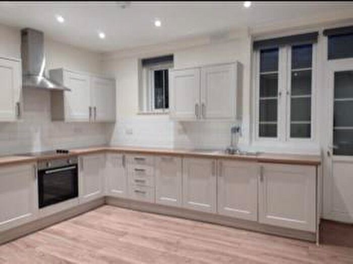 3 Bedroom Flat To Rent In Tottenham Lane, London, N8