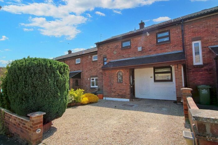 3 Bedroom Terraced House For Sale In Hollands Walk, Basildon, SS16