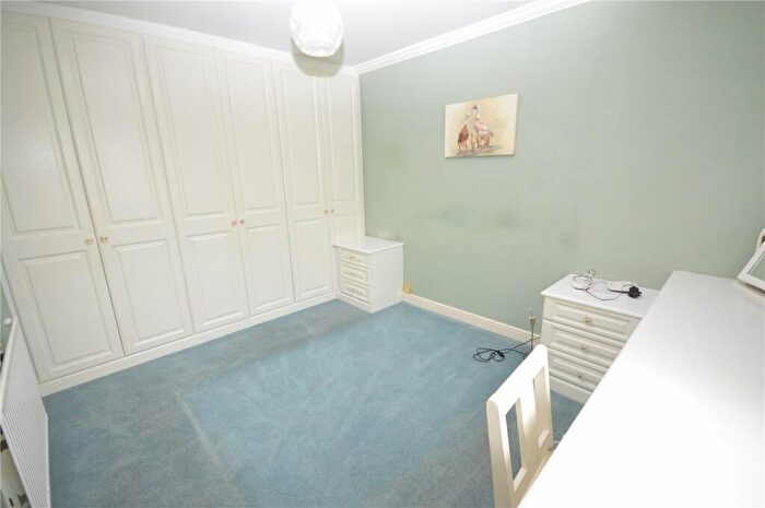 2 Bedroom Bungalow For Sale In Emerald Road, Luton, Bedfordshire, LU4