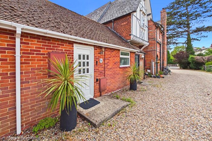 1 Bedroom Bungalow For Sale In Oxford Road, Newbury, Berkshire, RG14