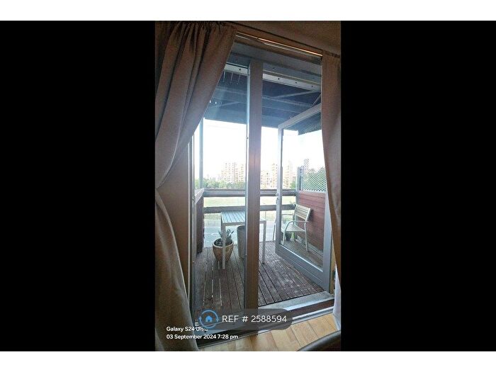 3 Bedroom Flat To Rent In Farnsworth Court, London, SE10