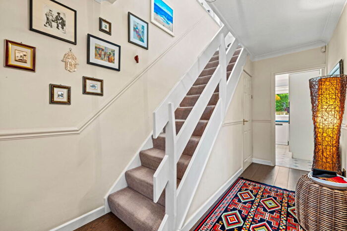 3 Bedroom Link Detached House For Sale In St. Andrews Close, Mayals, Swansea, SA3
