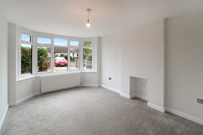 3 Bedroom Bungalow For Sale In Bridgwater Drive, Westcliff-on-Sea, Essex, SS0