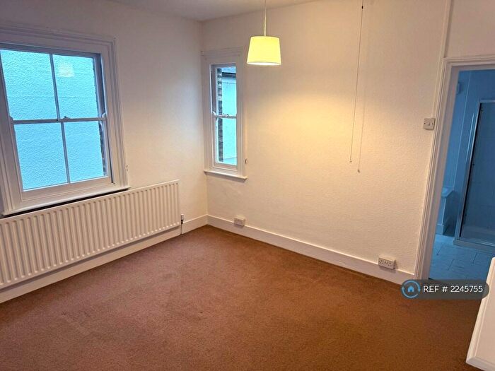 2 Bedroom Detached House To Rent In Sebright Road, Barnet, EN5