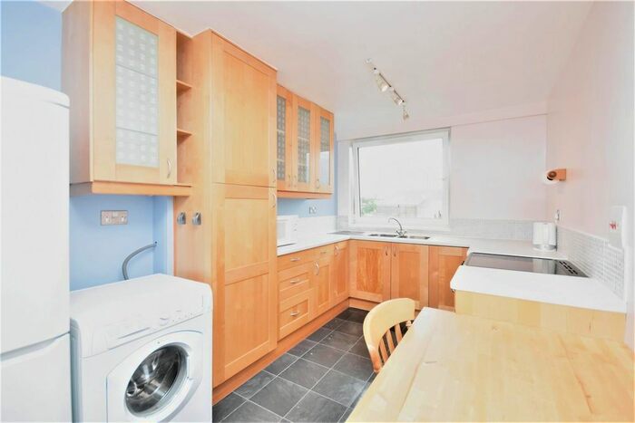 2 Bedroom Flat To Rent In Justin Close, Brentford, TW8