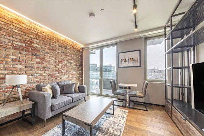 Flat To Rent In Hewett Street, Shoreditch, EC2A