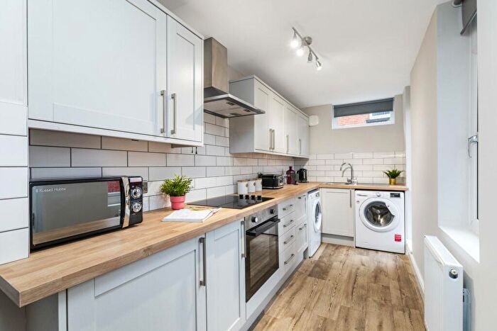 6 Bedroom House To Rent In Cardigan Road, Leeds, LS6