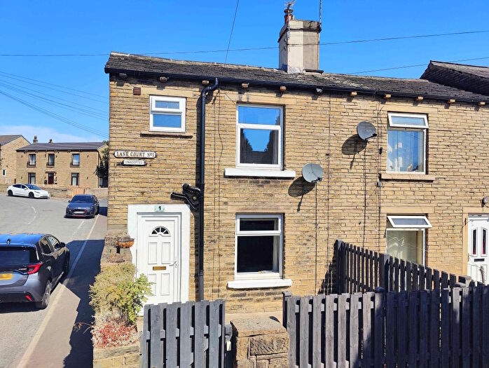 2 Bedroom End Of Terrace House To Rent In Lane Court, Brighouse, HD6