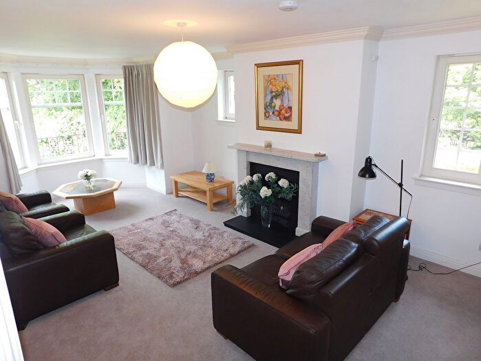 3 Bedroom Flat To Rent In , Woodville Court, Edinburgh, EH10
