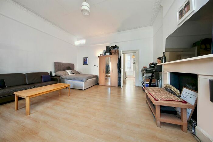 Studio To Rent In Pembridge Road, London, W11
