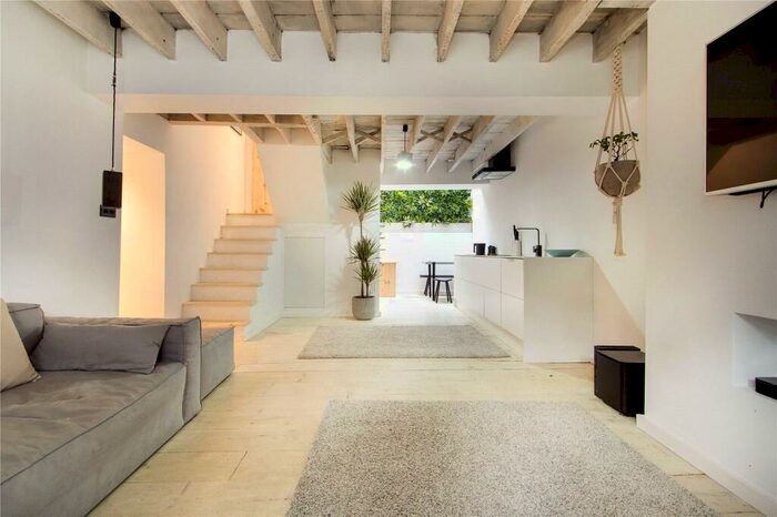 2 Bedroom Flat To Rent In King Henrys Walk, London, N1