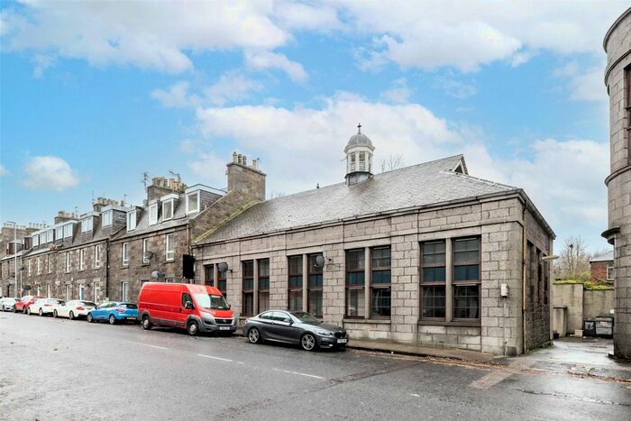 3 Bedroom Terraced House To Rent In Rose Street, Aberdeen, AB10