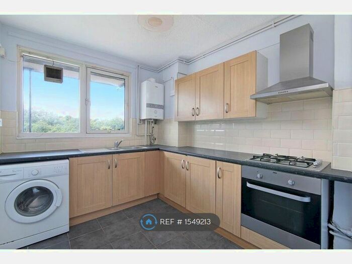 3 Bedroom Flat To Rent In Sewell Road, Abbeywood, SE2