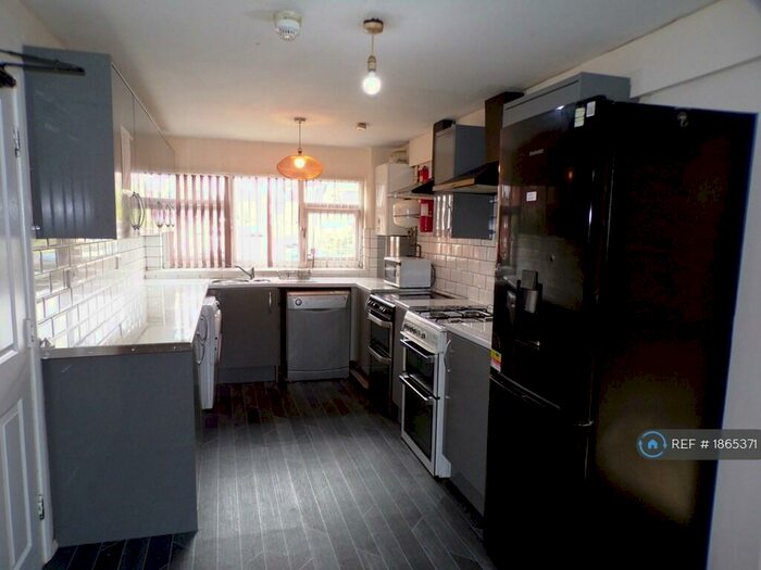 8 Bedroom End Of Terrace House To Rent In Derby Road, Manchester, M14