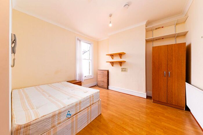 Apartment To Rent In Sussex Way, London, N19