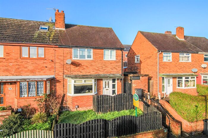 3 Bedroom Semi-Detached House For Sale In Bank View, Earlsheaton, Dewsbury, WF12