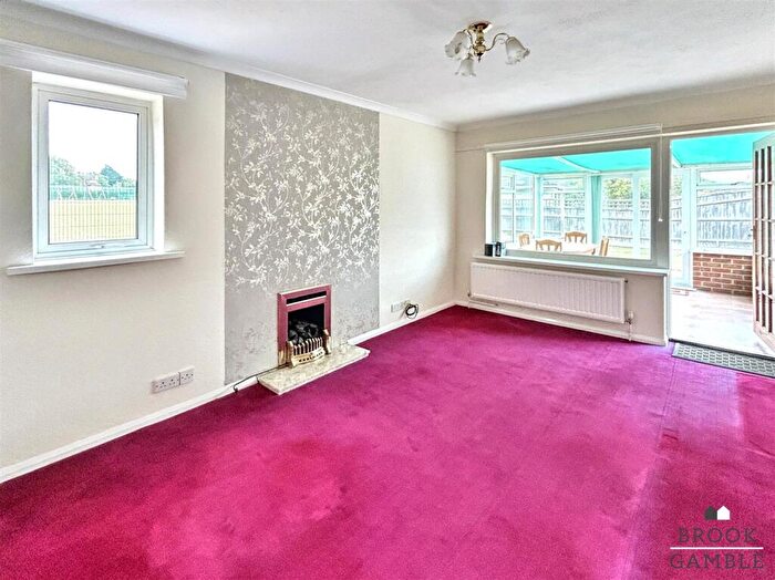 2 Bedroom Bungalow For Sale In Went Hill Gardens, Eastbourne, BN22