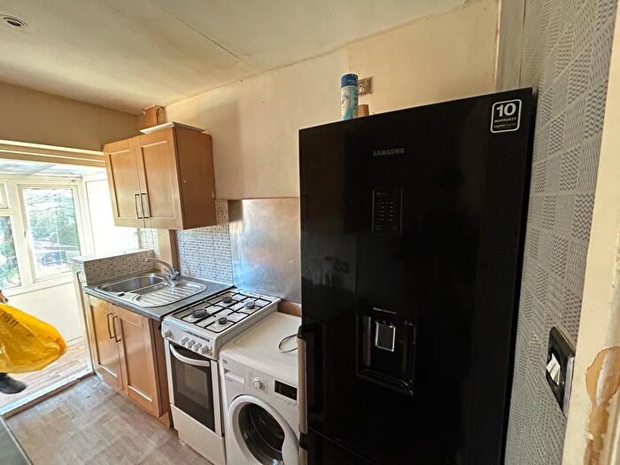 3 Bedroom Detached House To Rent In Crawley Green Road, Luton, LU2