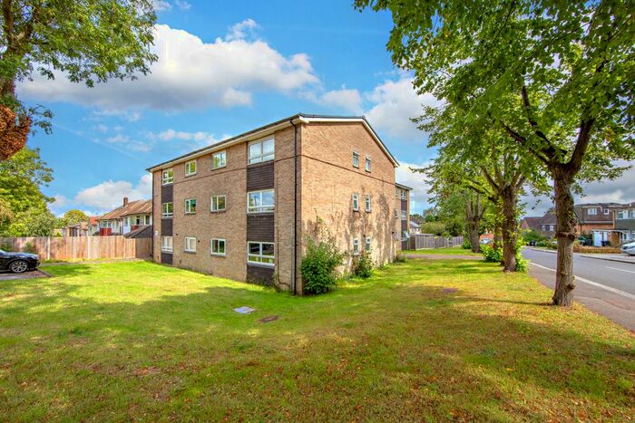 2 Bedroom Flat To Rent In Bycullah Road, Enfield, EN2