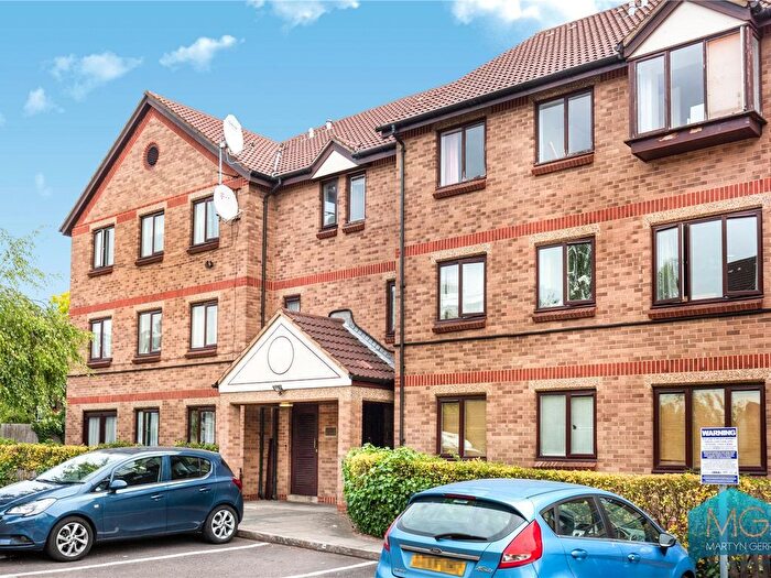 2 Bedroom Flat For Sale In Deanery Close, East Finchley, London, N2