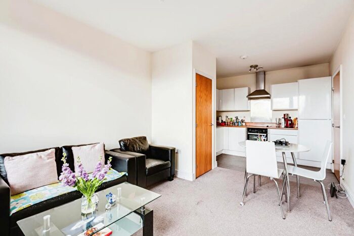 1 Bedroom Flat For Sale In Farnsby Street, Swindon, Wiltshire, SN1