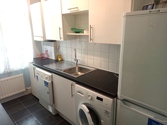 1 Bedroom Flat To Rent In Highwood Avenue, North Finchley, N12