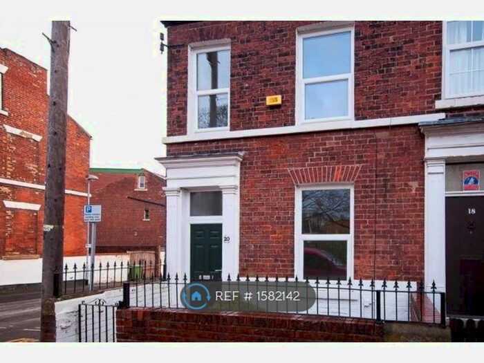 2 Bedroom Maisonette To Rent In College Grove Road, Wakefield, WF1