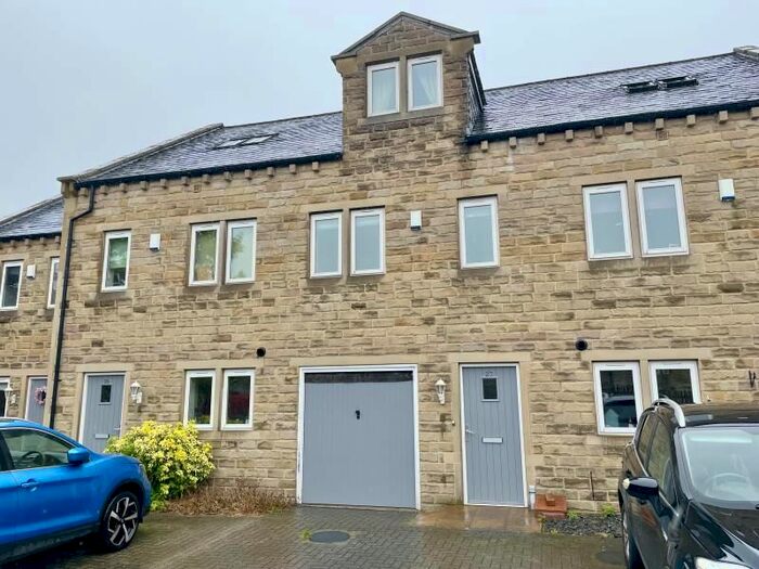 4 Bedroom Town House To Rent In Towngate Fold, Meltham, Holmfirth, HD9