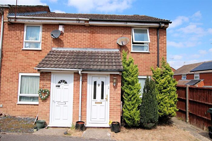 2 Bedroom Property To Rent In Tuscan Close, Tilehurst, Reading, RG30