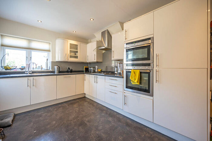 3 Bedroom House For Sale In Romford Road, Forest Gate, London, E7