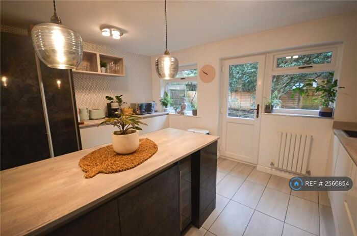 2 Bedroom Bungalow To Rent In Hollow Vale Drive, Stockport, SK5