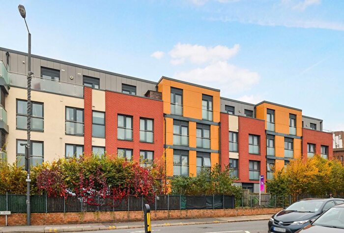 1 Bedroom Flat For Sale In Headstone Drive, Harrow, HA1