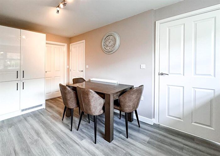 3 Bedroom End Of Terrace House For Sale In Meadow Drive, Long Itchington, Southam, CV47