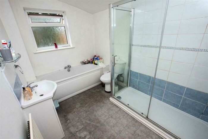 3 Bedroom House To Rent In Warwards Lane, Birmingham, B29